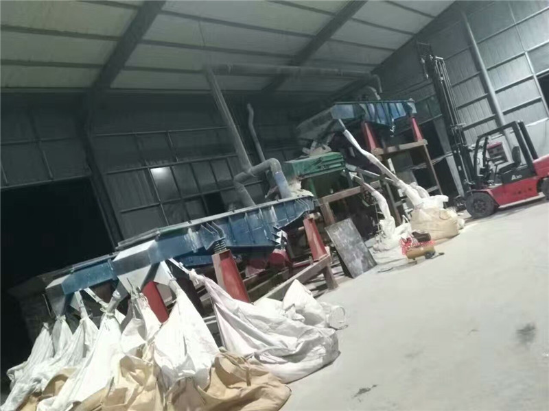 石英砂振動篩分機(jī)