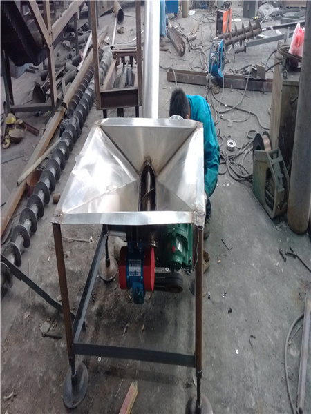 帶料倉(cāng)的螺旋輸送機(jī)