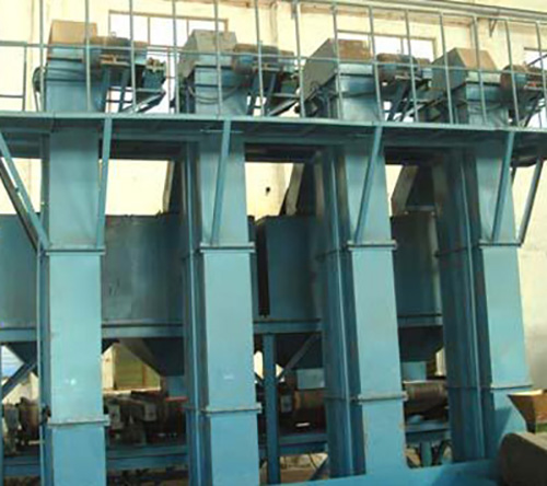 養(yǎng)殖場(chǎng)飼料斗式提升輸送機(jī)